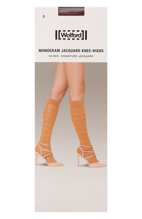 Женские красные гольфы WOLFORD купить в интернет-магазине ЦУМ, арт. 34403