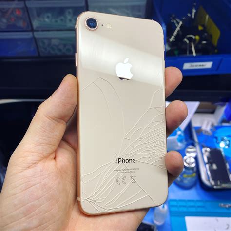 Замена заднего стекла iPhone SE 2020, 2022 в Москве | Мосдисплей