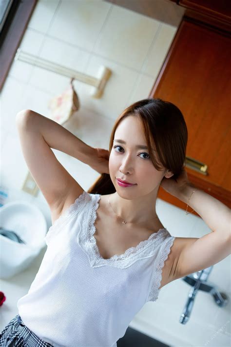 【篠田ゆう高画質エロ画像297枚】美人なお姉さんって言葉がぴったりなセクシー女優のヌードグラビア│エロ画像まとめエロトック!!