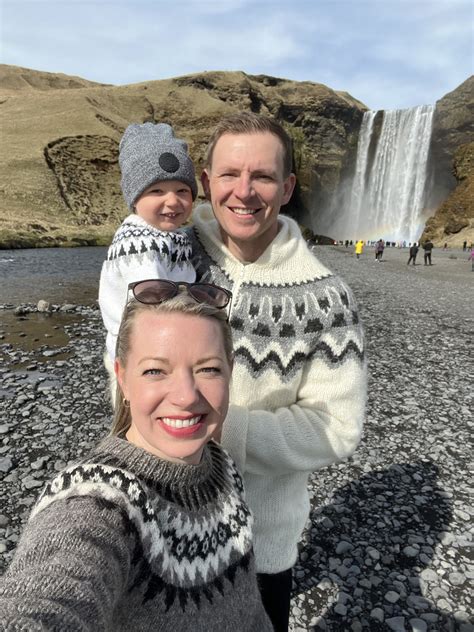Showering In Iceland | Do I Have To Get Naked? - Iceland with a View