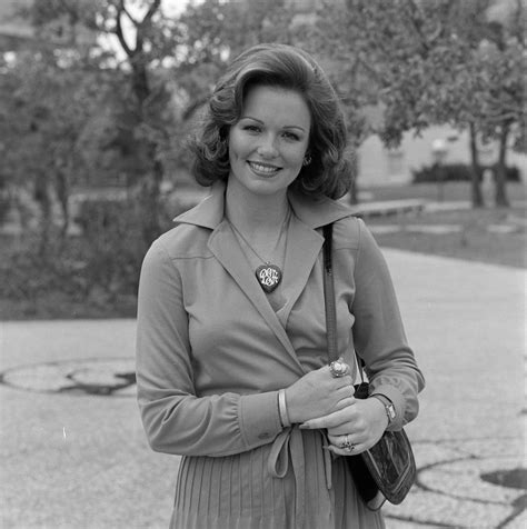 [Photograph of Phyllis George #5] - UNT Digital Library