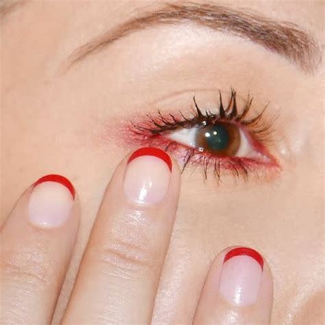 20 Short Holiday Nail Designs for Feeling Festive at Any Length
