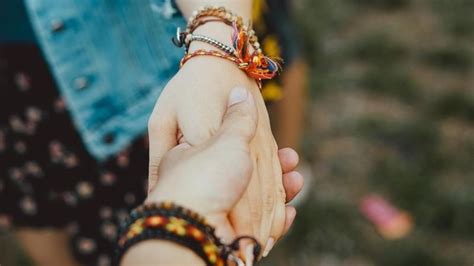 20 Best Long Distance Friendship Bracelets For BFFs