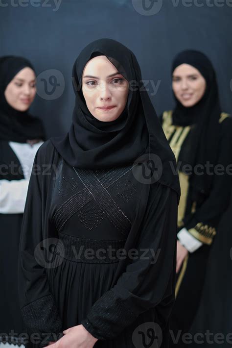 Portrait of Arab women wearing traditional clothes or abaya 10957314