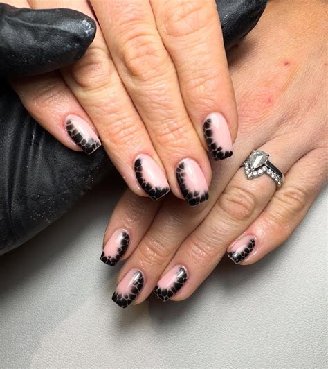 black nail ideas 5