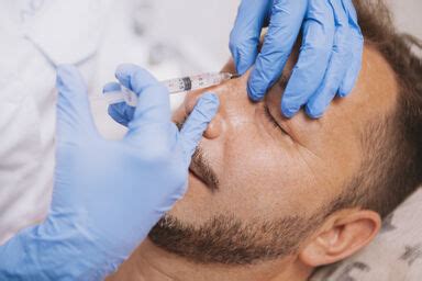 Ботокс лица для мужчин: цены в Москве | Стоимость инъекций Botox для ...