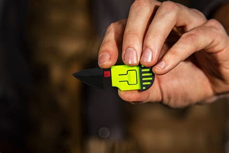 AL MAR KNIVES 1.3" Stinger Keychain Fixed Knife - Green and Black — AL ...