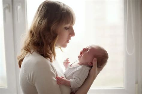 soothe  crying baby mommybites