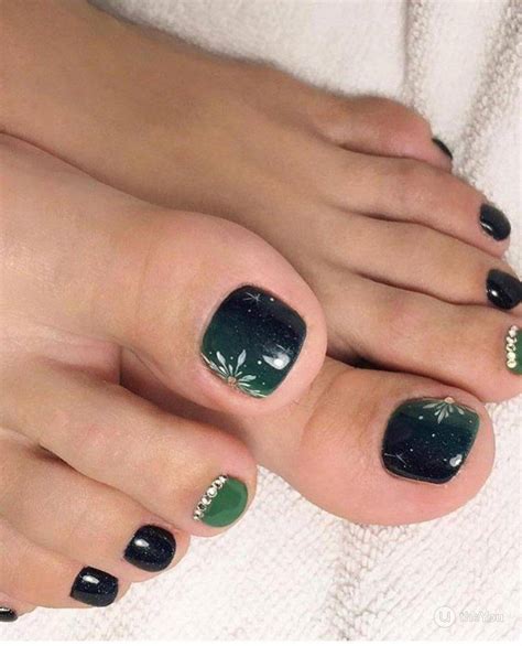 30 Green Toe Nail Designs To Bring You Goodluck On – Fashion Lifestyle