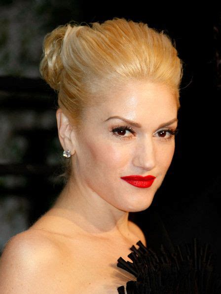 Gwen Stefani Red Lipstick | Gwen stefani, Gwen stefani makeup, Old ...