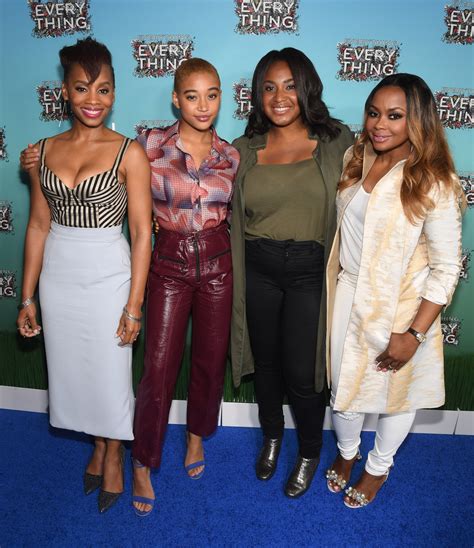 Amandla Stenberg Buzz Cut - Essence