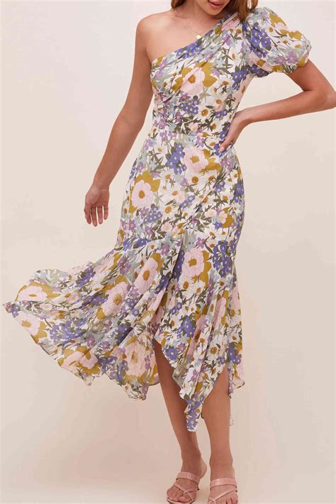 25 Best Floral Wedding Guest Dresses of 2021