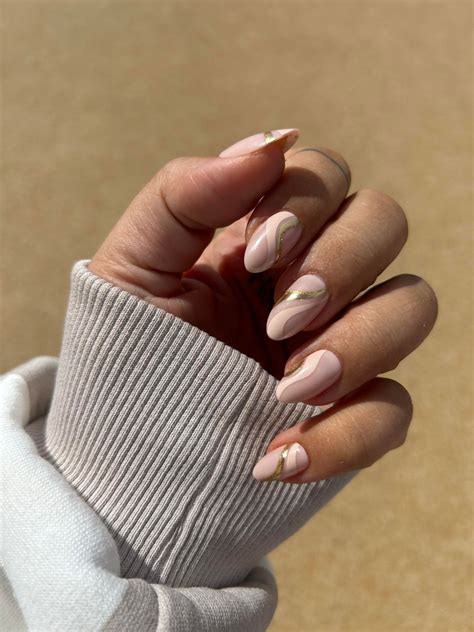 Riktigt snygga naglar på rekordtid! - Daisy Beauty