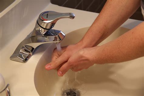 картинки : рука, воды, человек, влажный, Нога, мойка, Чистый, мыть ...