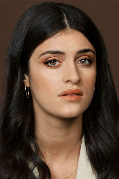 Anya Chalotra - Biografía, mejores películas, series, imágenes y