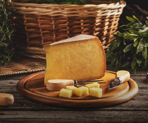 Копчёный сыр - купить онлайн копчёные сыры выгодно в Киеве, Украине ...