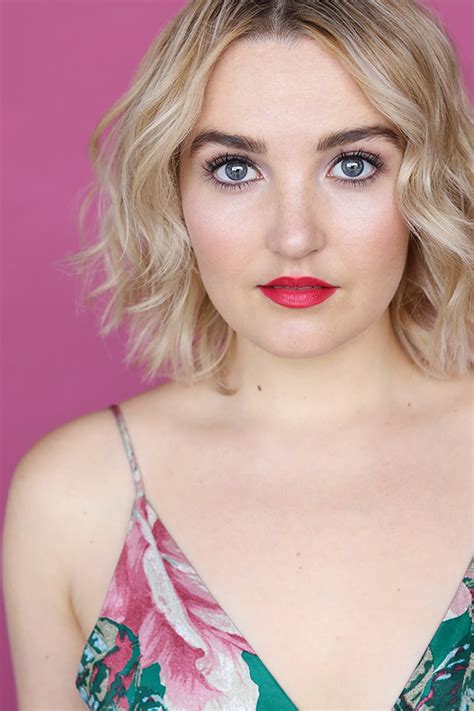 Chloe Fineman - Biografía, mejores películas, series, imágenes y