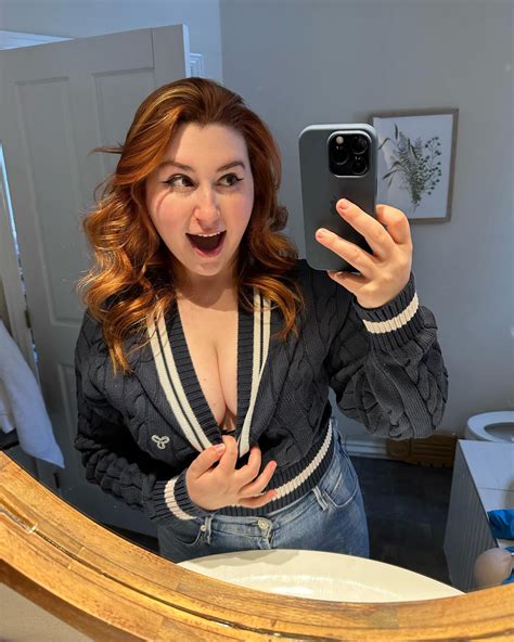 Isla Moon | Wearing my standing jeans today | Instagram