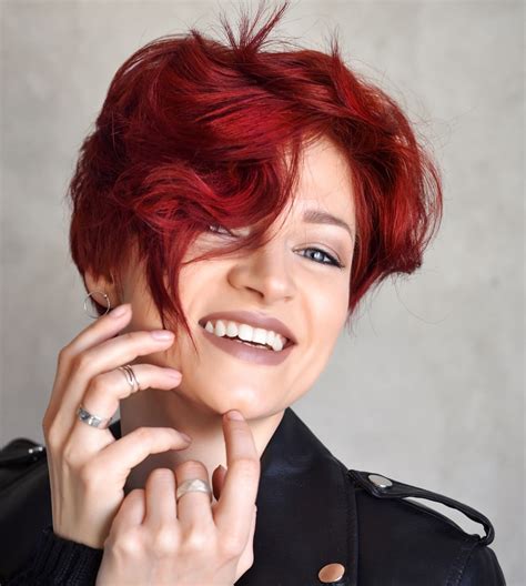 25 Short Fluffy Hair Ideas to Upgrade Your Look – HairstyleCamp