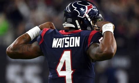 Deshaun Watson Signs with Texans Through 2025 - Student Union Sports