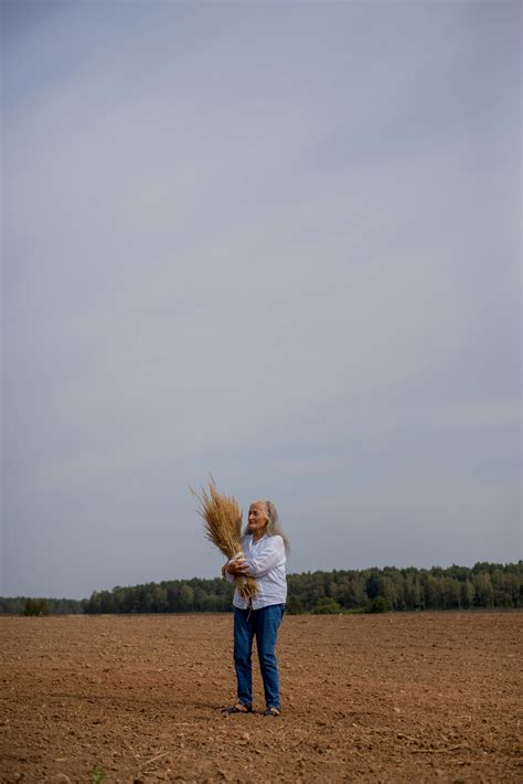 Naked Middle Aged Woman Photos, Download The BEST Free Naked Middle