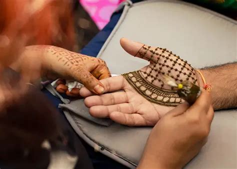 mehandi design pictures   images  unsplash