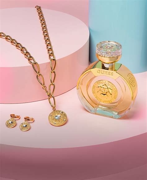 Welcome on GUESS® Official Online Store
