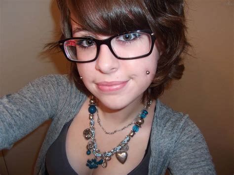 125 Cheek Piercings (Dimple) Ideas, Jewelry and Information
