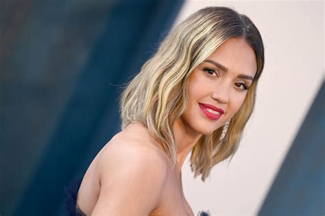 jessica alba  filming   blue   bikini  hell