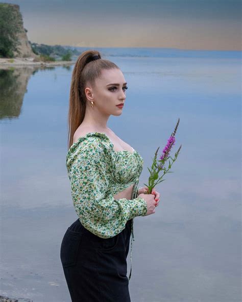 Julia Vins | Muscle Barbie | Your only limit is you. | Instagram