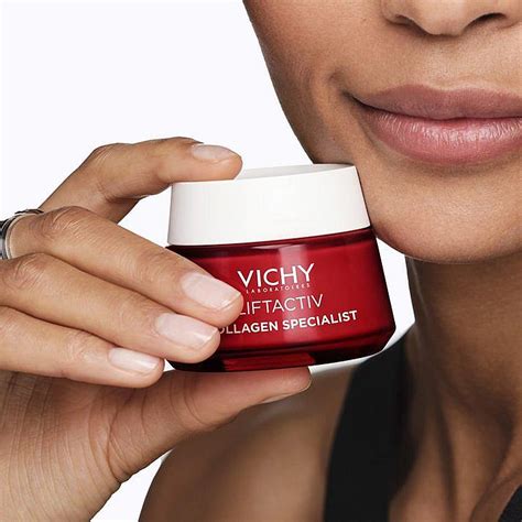 Уникална изложба на Vichy в София | ELLE.bg