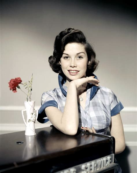 Mary Tyler Moore's Style Moments Through the Years [PHOTOS]