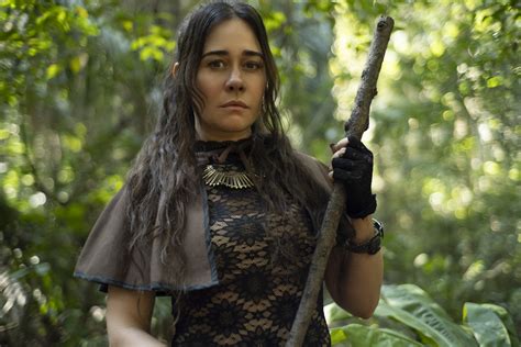 Alessandra Negrini comemora seu retorno à TV com duas séries, além de