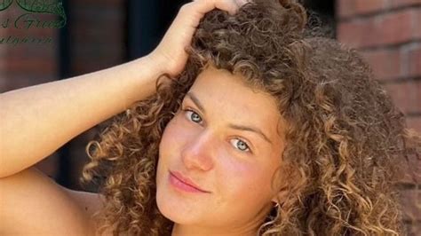 Участничка в Survivor - финалистка на конкурс за красота