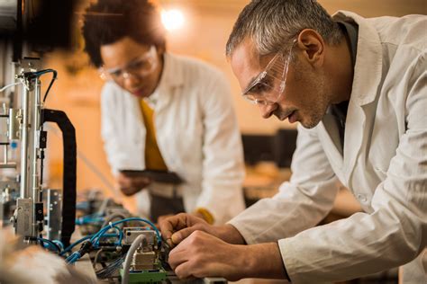 commitment  quality  phoenix company  chicago