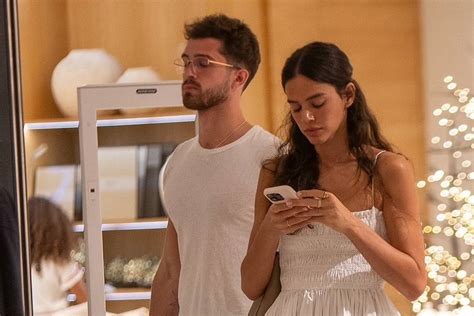 João Guilherme Ávila E Bruna Marquezine - Bruna Marquezine e João Guilherme são vistos juntos no Rio - 25/10/2025 ...