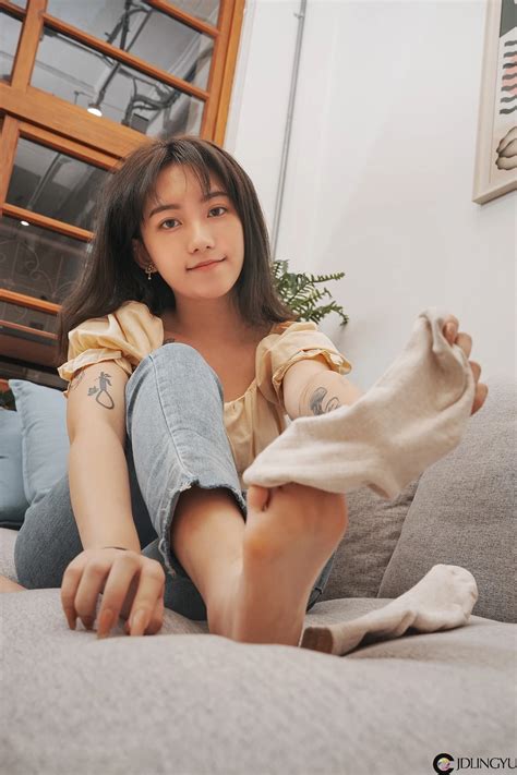 [Limerence原创] 素人Una 氣質高中生の嫩足 – 绝对领域