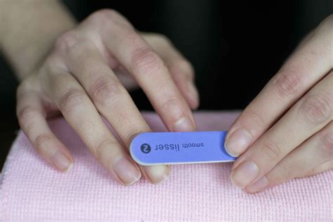 How to Fix Dry Ridges in Nails | 2bstronger.com