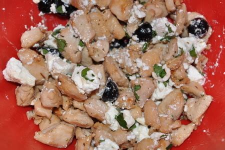 Пирожки из слоеного теста с курицей, фетой и оливками - пошаговый ...