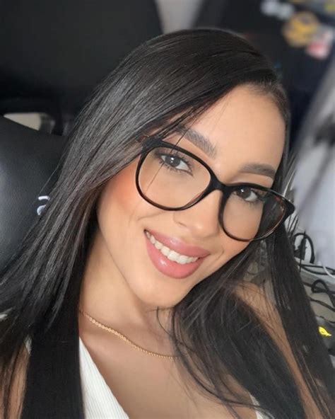 Ariana Vargas | Happy day😘 | Instagram