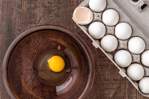 How to Crack an Egg Without Breaking the Yolk - 2025 - MasterClass