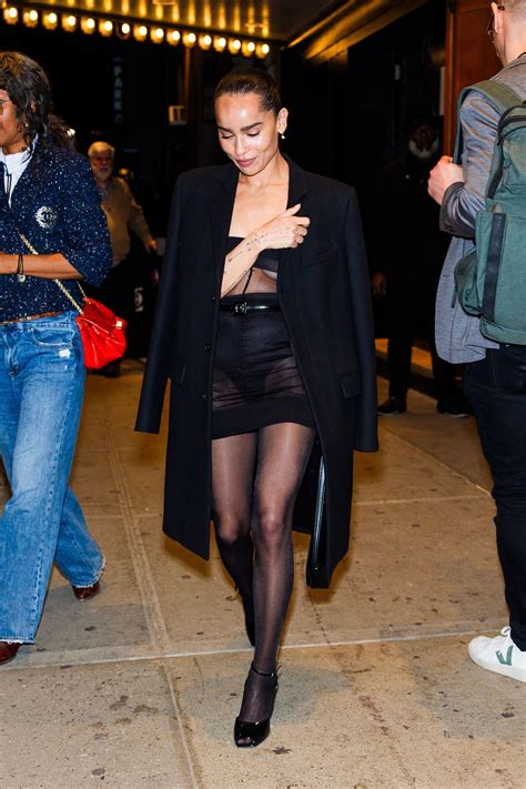Zoë Kravitz beweist mit ihrem transparenten Kleid, wie elegant das