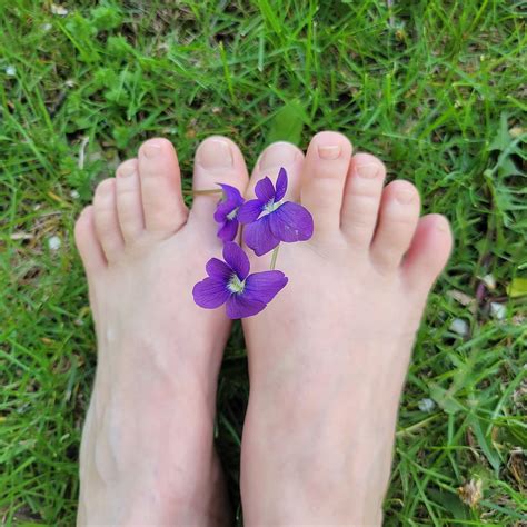 🌻 My Feet Smell So Pretty 🌻 XOXOXO | Scrolller