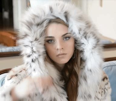 Daria, Gorgeous Girls, Beautiful Women, Fox Fur Coat, Fur Coats, Women ...