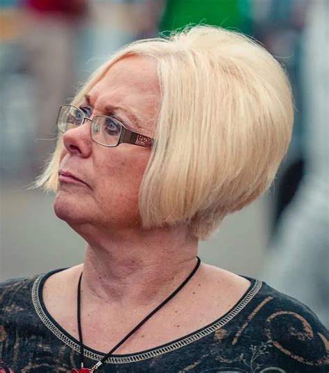 Karen Haircuts: Avoid These 15 Hated Styles – HairstyleCamp