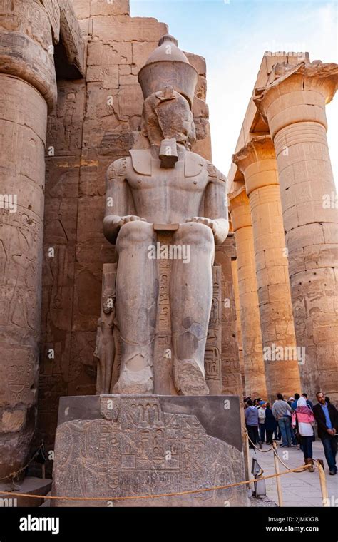 colonnade statue  res stock photography  images alamy
