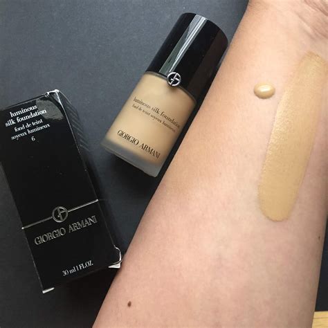 Giorgio Armani Luminous Silk Foundation - Homecare24