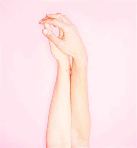 Women Bite Men's Hands Until Tear 9