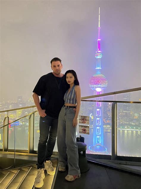 An extremely rare photo of a WMAF couple in Qing Dynasty China. Date