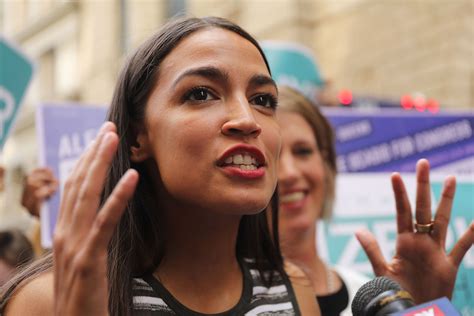 ELLE's Senior Video Editor Breaks Down That Doctored Viral Video of